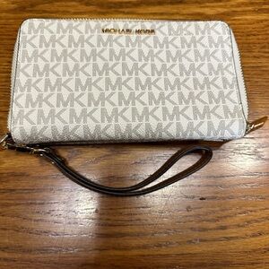Michael Kors wristlet